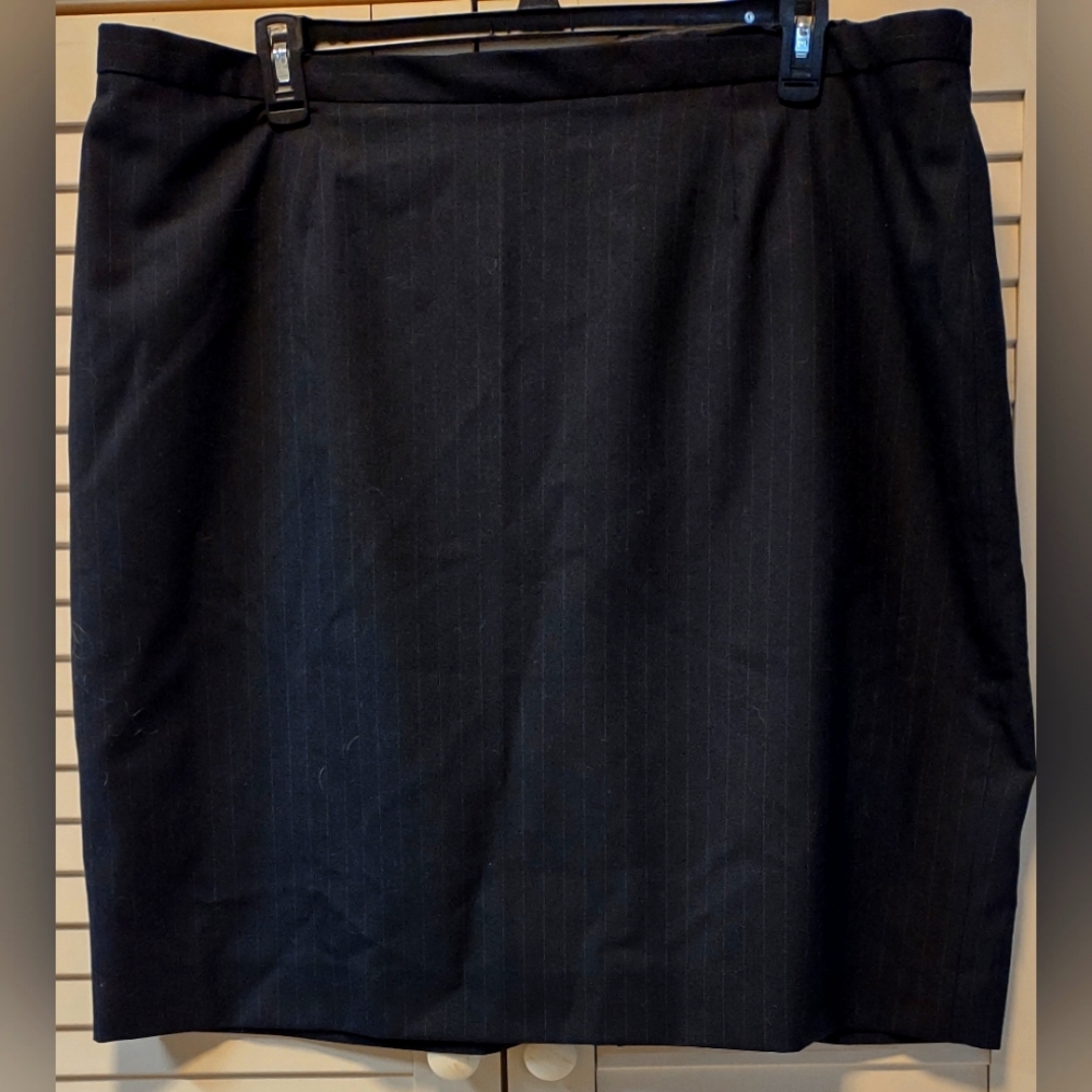 NWT 24W Edwards Navy pinstripe pencil skirt